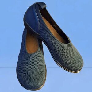 Clarks Shashlyn Style Womens Knit Slipon Loafer Shoes, Navy, 5.5 New